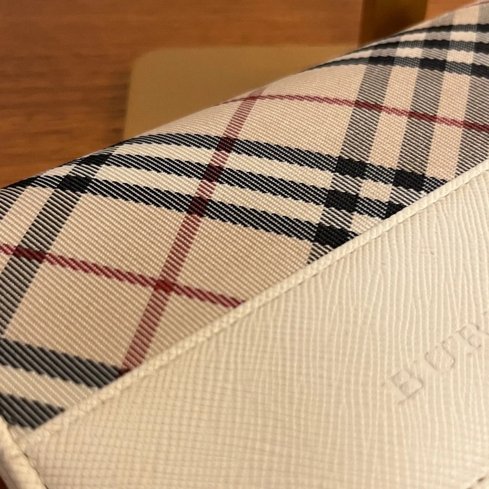 EUC Burberry Nova Check Compact Bifold Wallet